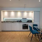 Newly Built Spacious Apartment Easily Accessible To Luton Airport, Town Centre And Station