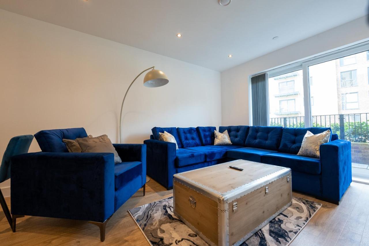 Newly Built Spacious Easily Accessible To Luton Airport, Town Centre And Station Luton (Bedfordshire)